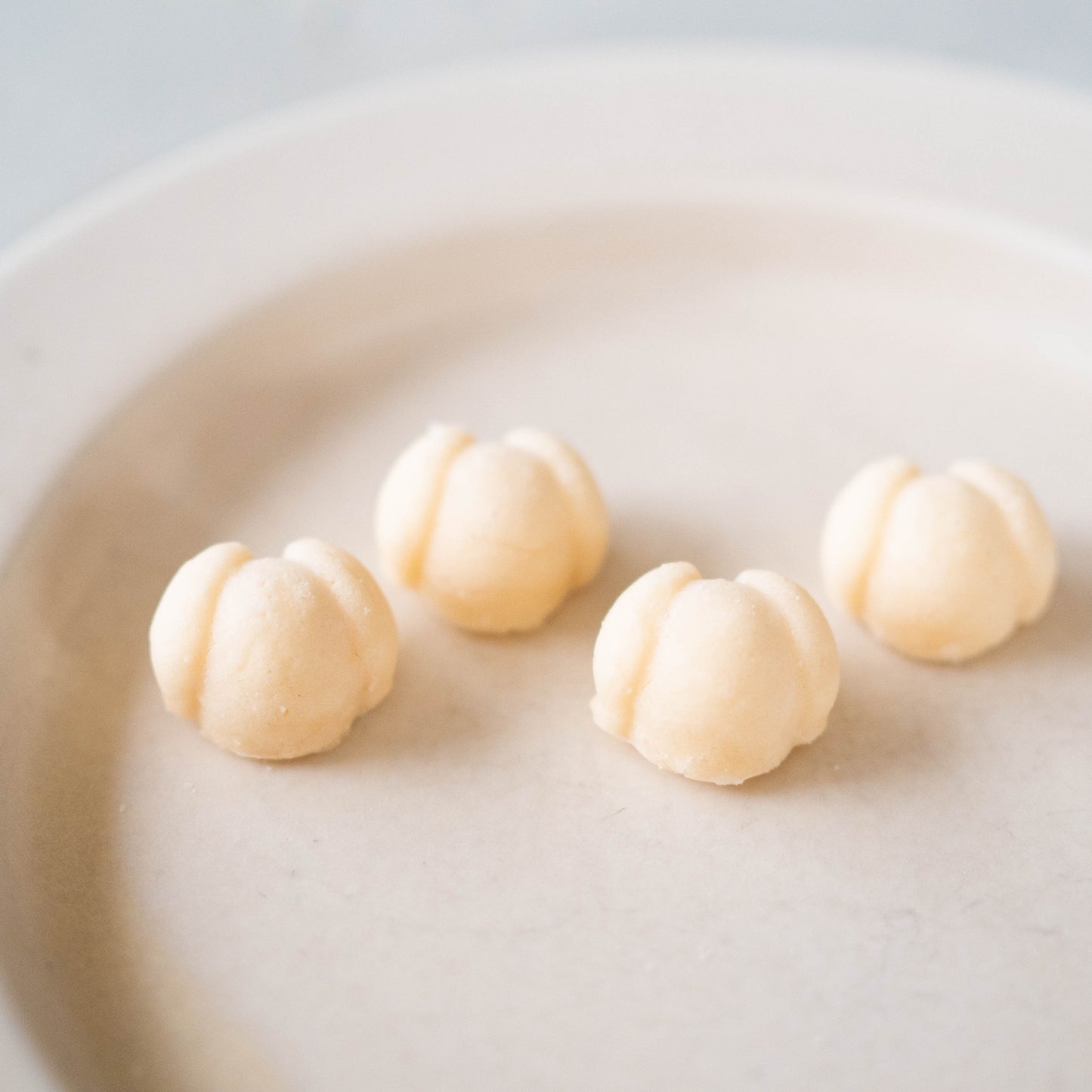 甘い口どけ!ワンコの顔型たまごなしボーロ